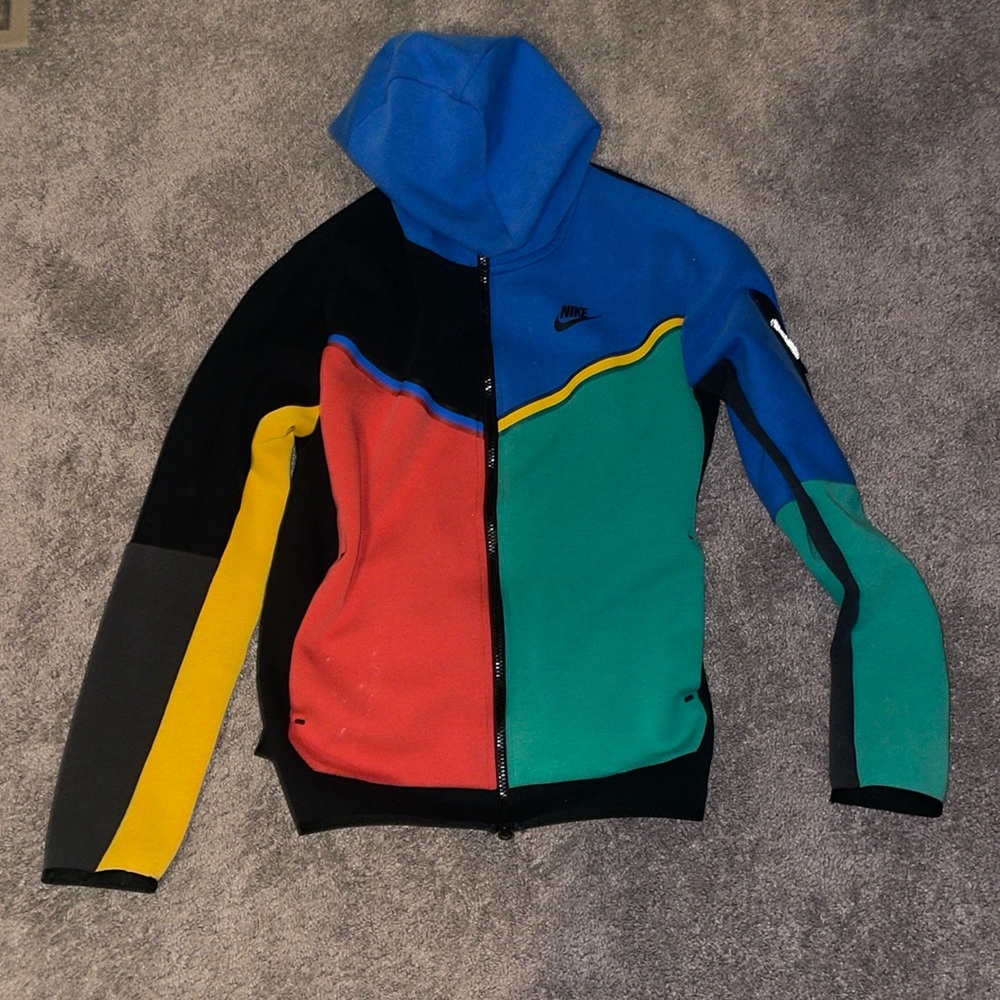 Nike Tech Mixed Colorway